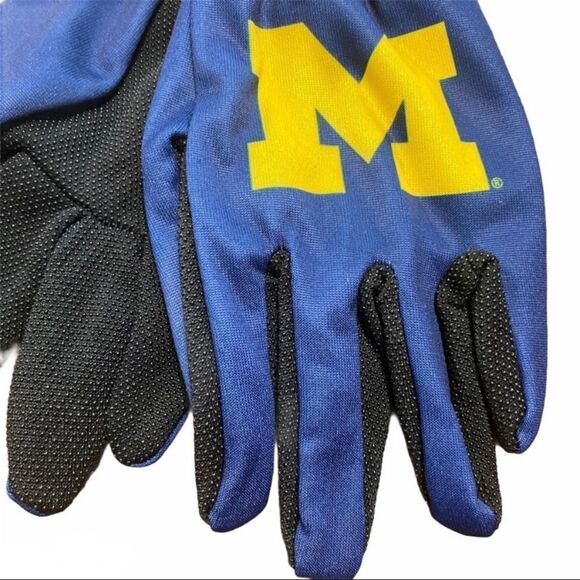 U of M Utility Gloves Yellow Textured Grip University of Michigan Go Blue NWT - Picture 3 of 3